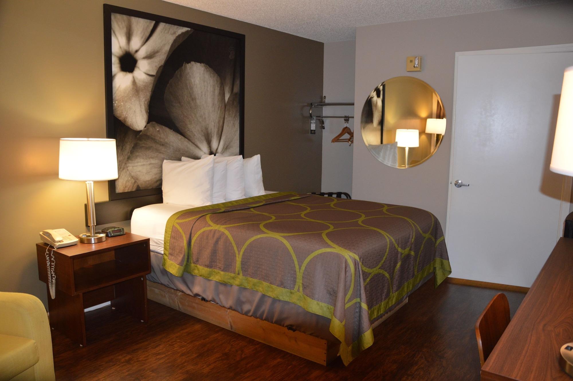 Super 8 By Wyndham Madison Hotel Luaran gambar