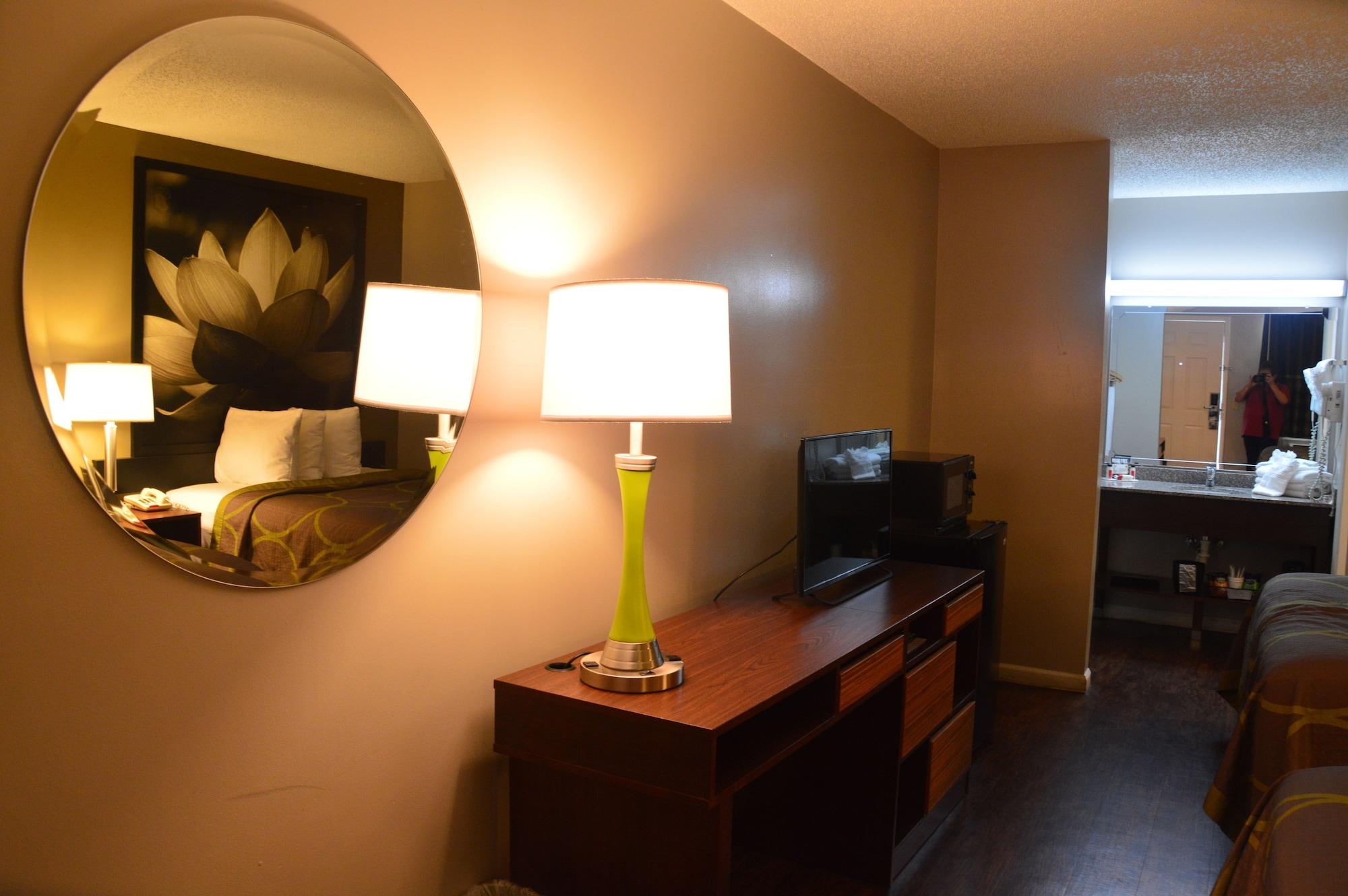 Super 8 By Wyndham Madison Hotel Luaran gambar