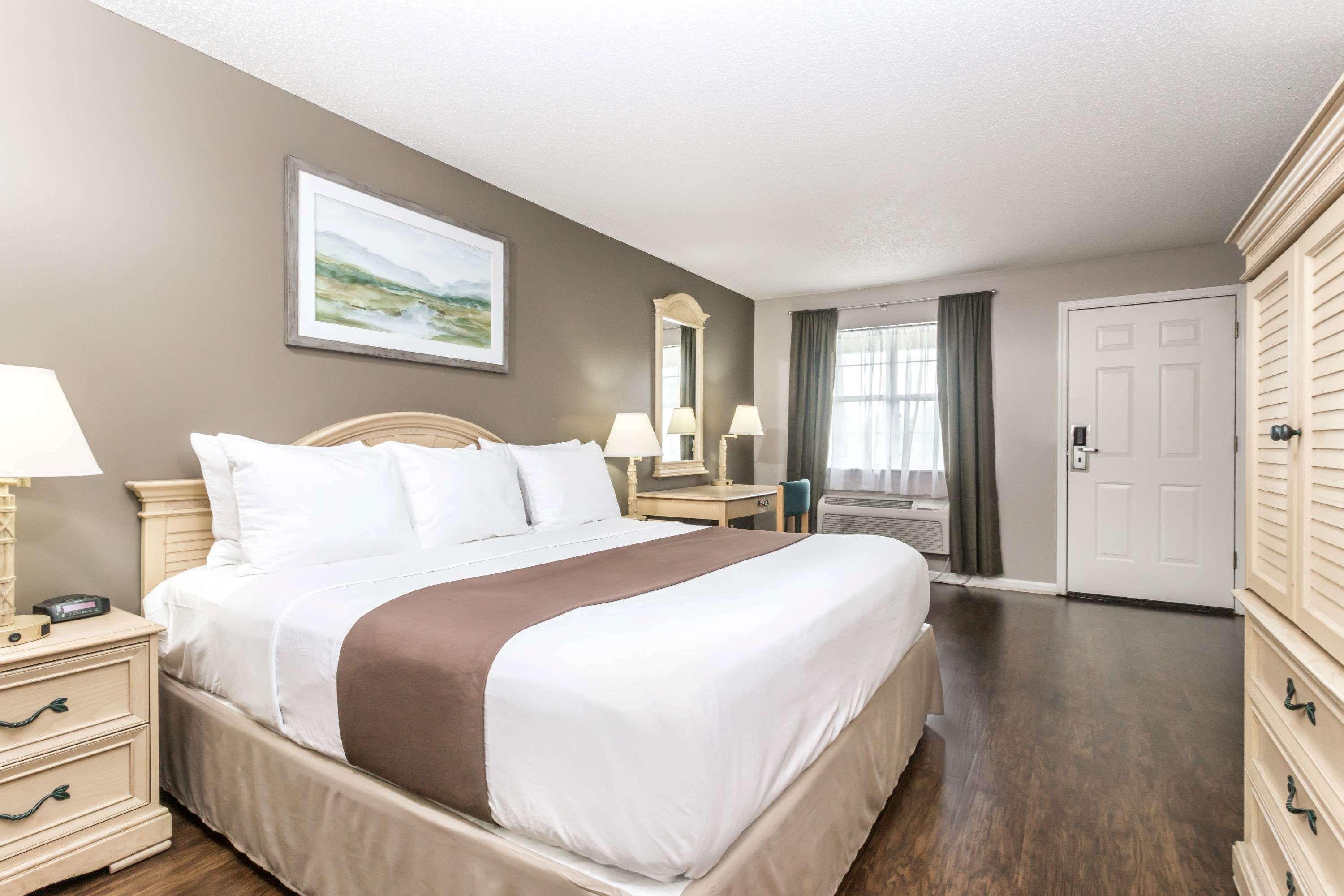 Super 8 By Wyndham Madison Hotel Luaran gambar