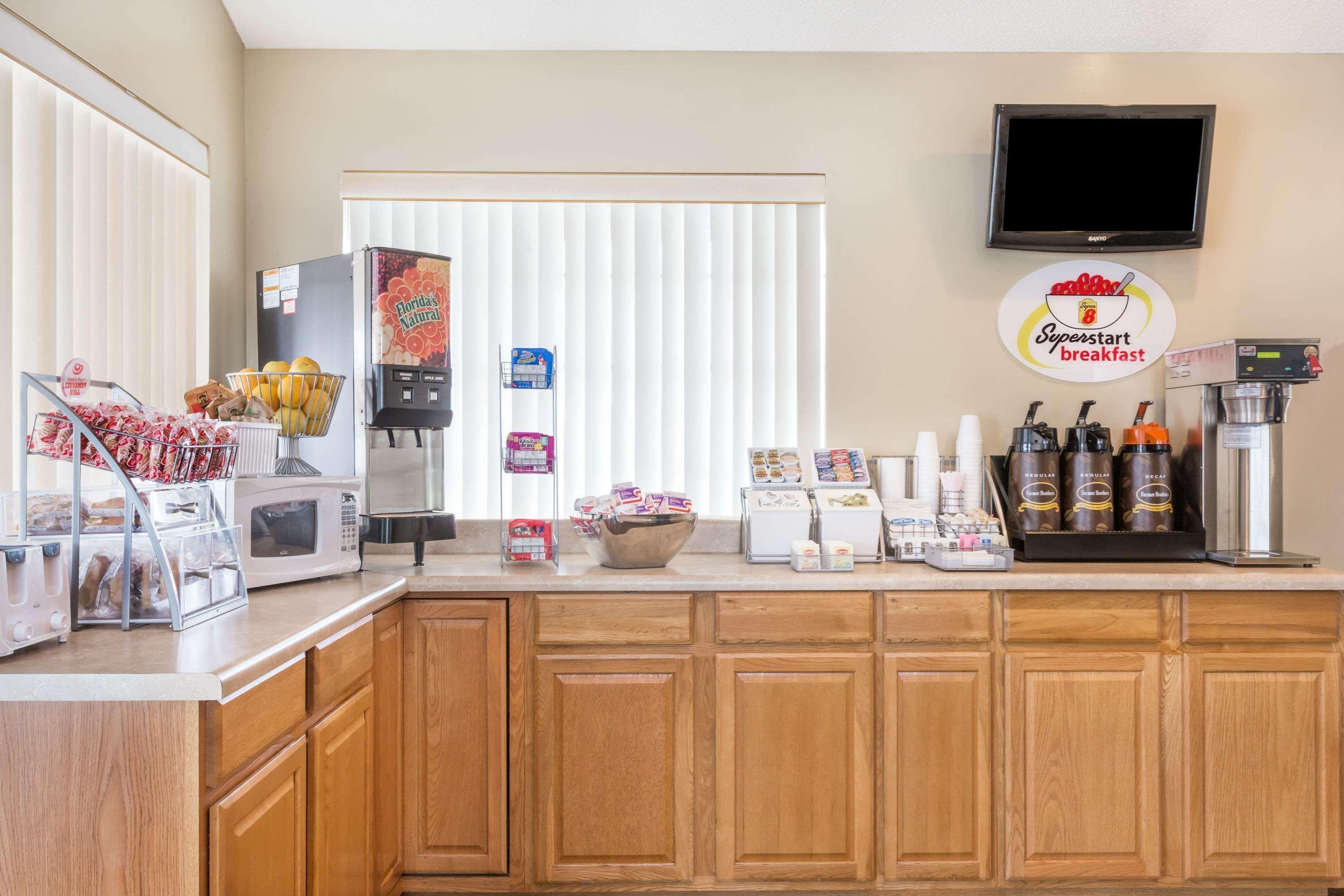 Super 8 By Wyndham Madison Hotel Luaran gambar