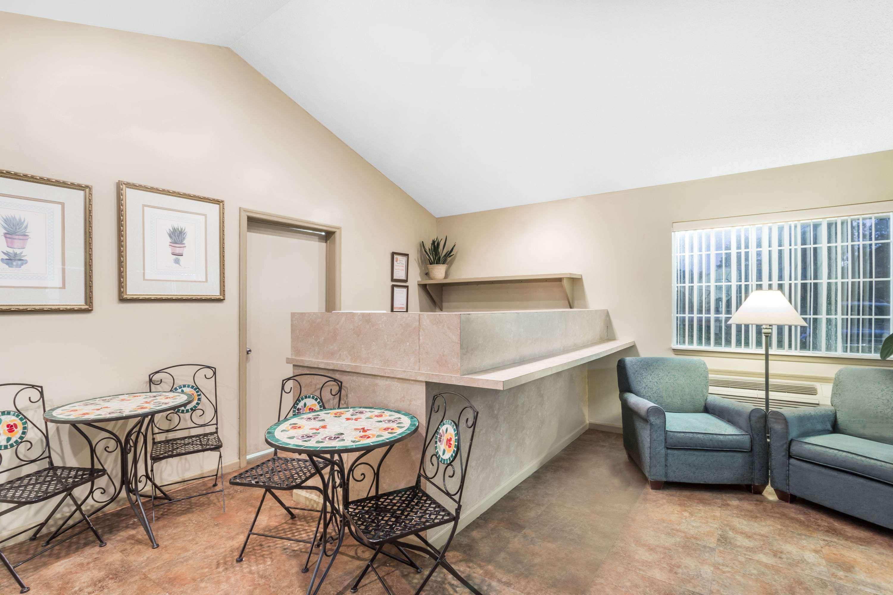 Super 8 By Wyndham Madison Hotel Luaran gambar