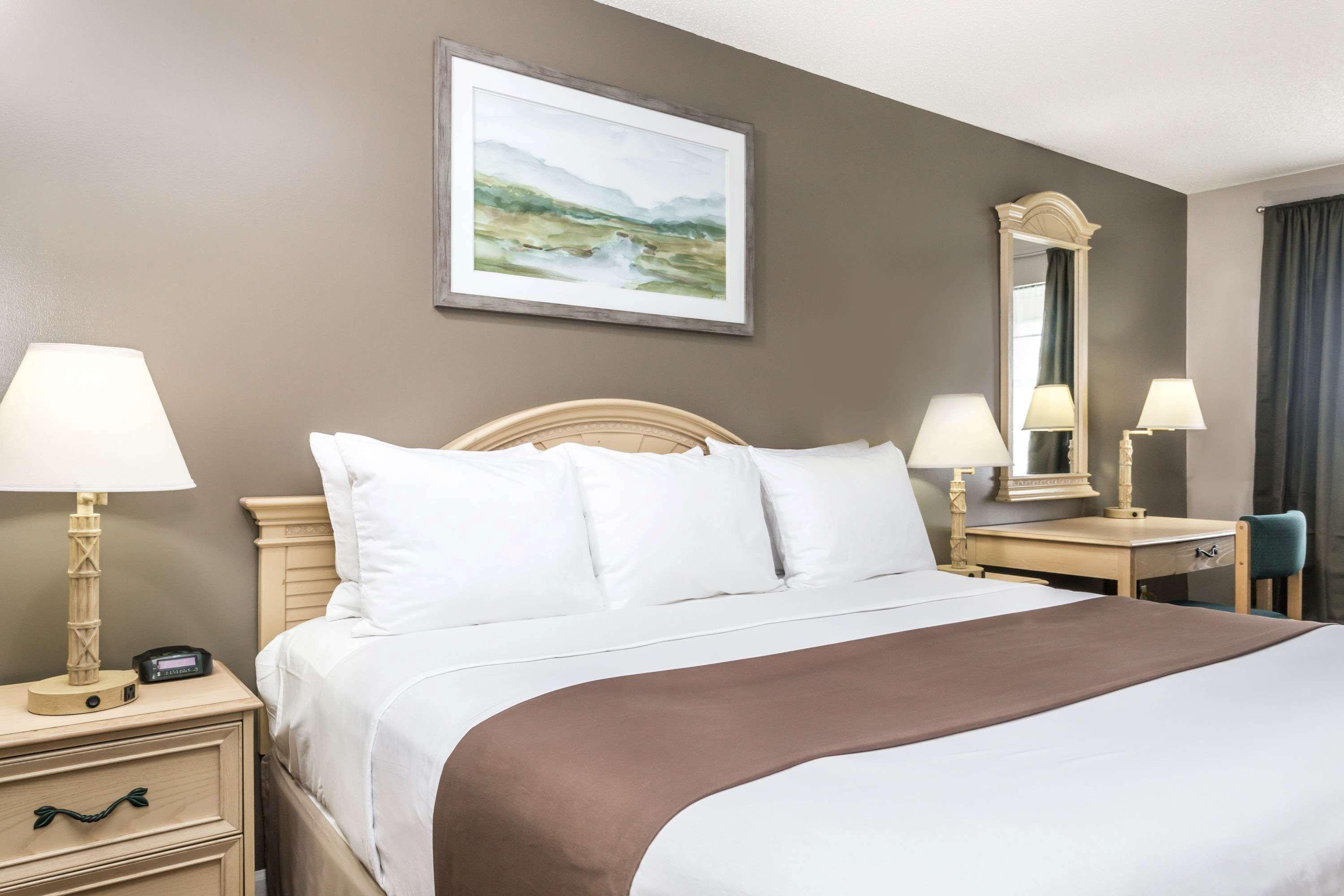 Super 8 By Wyndham Madison Hotel Luaran gambar