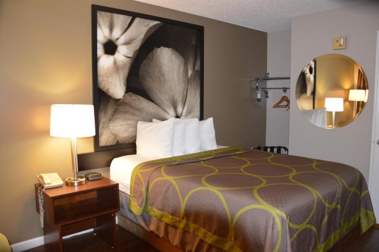 Super 8 By Wyndham Madison Hotel Luaran gambar